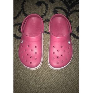 MAROON CROCS